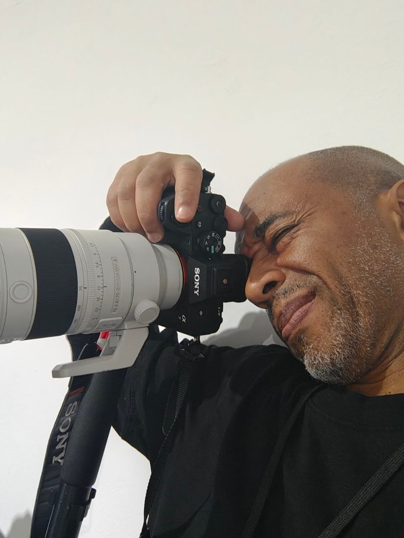 Antoine "Publik" Delerme photographing with a Sony camera and telephoto lens